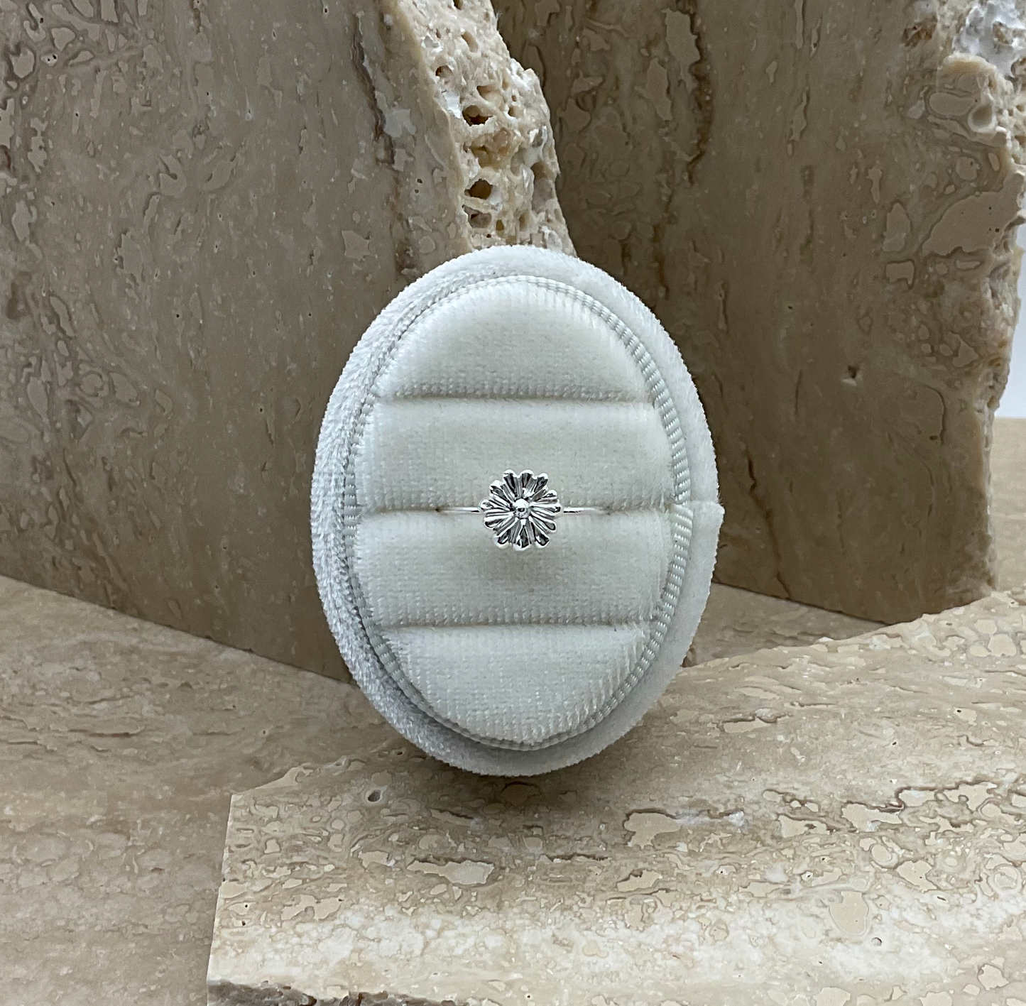 Daisy Ring - size 6.5