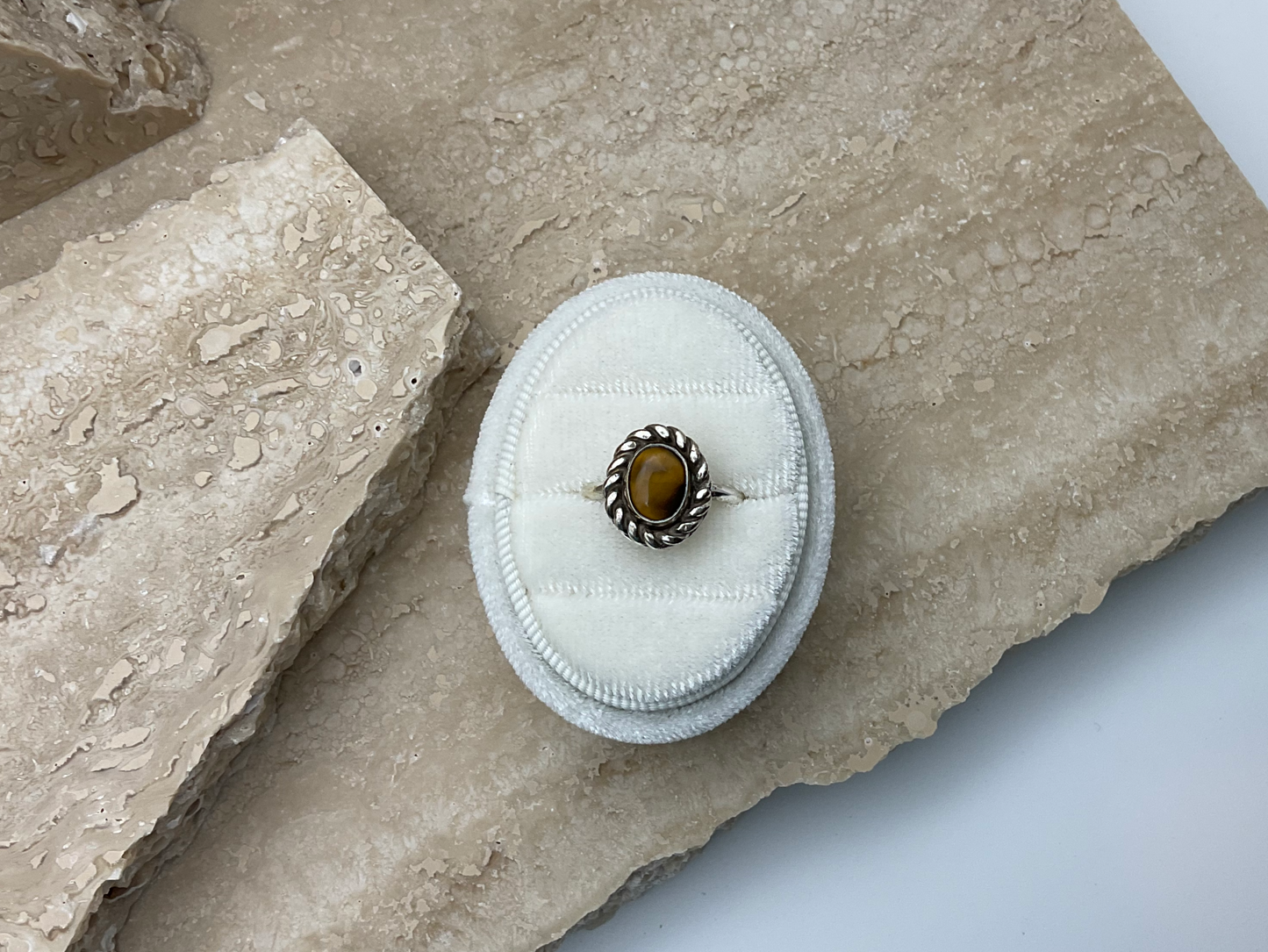 Tiger's Eye - size 7